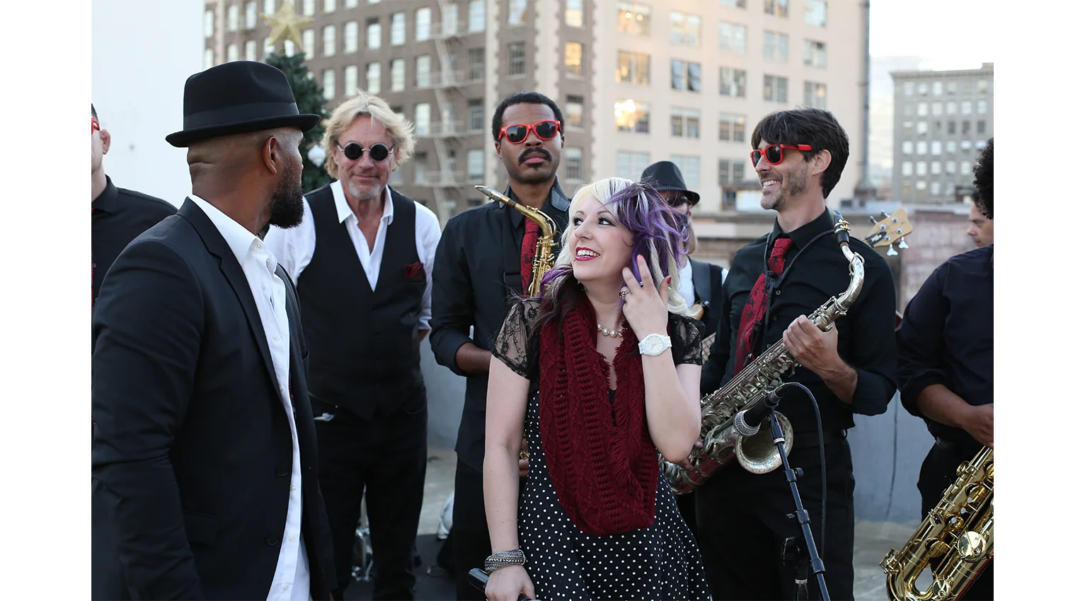 The-Convertibles-Christmas-Rooftop-Concert (14)